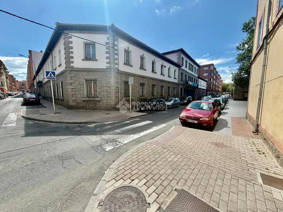 Vista exterior de Pis en venda en Ávila amb Calefacció