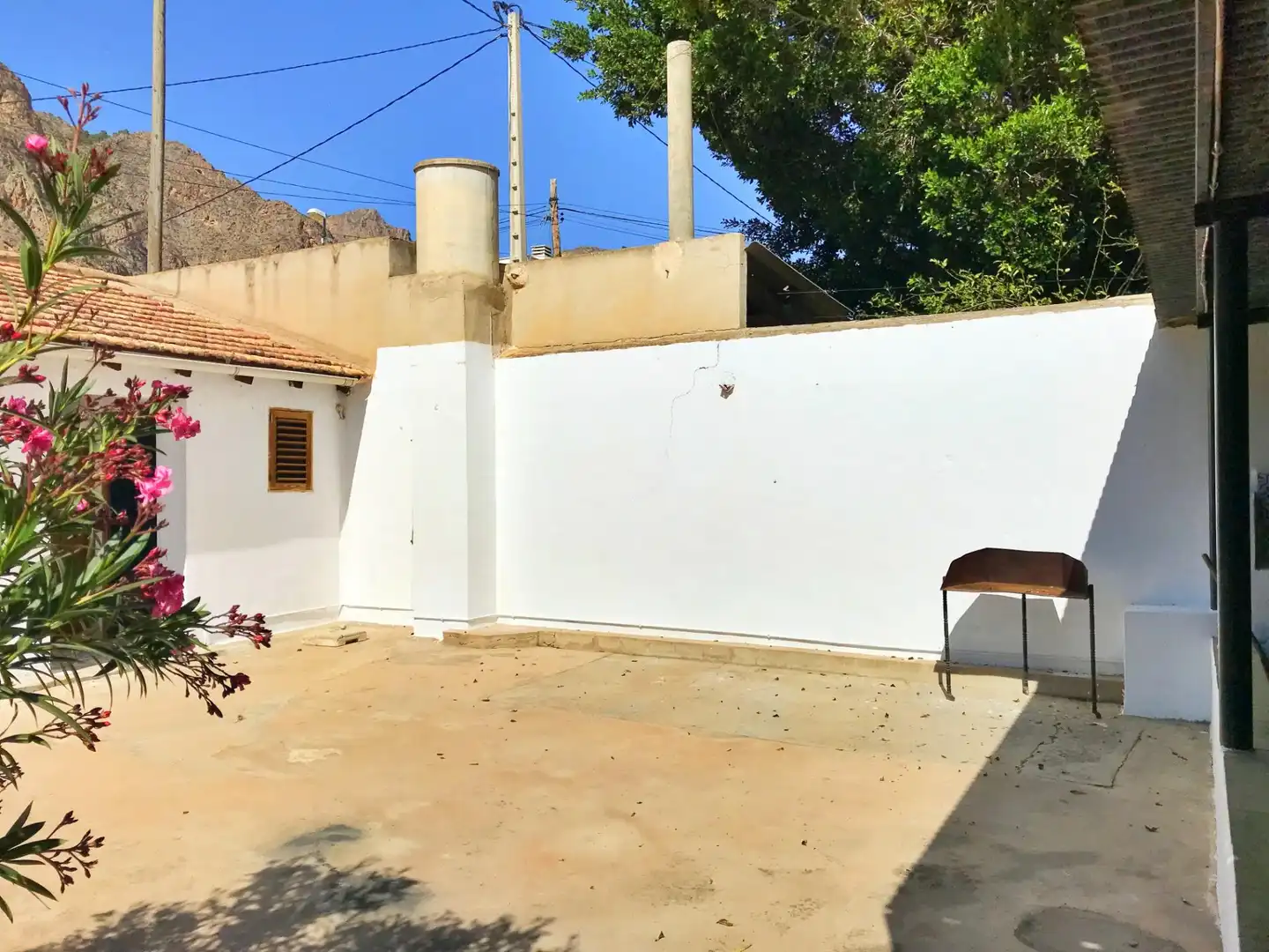 Vista exterior de Finca rústica en venda en Orihuela amb Aire condicionat, Jardí privat i Traster