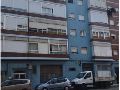 Vista exterior de Pis en venda en Torrelavega  amb Calefacció i Parquet