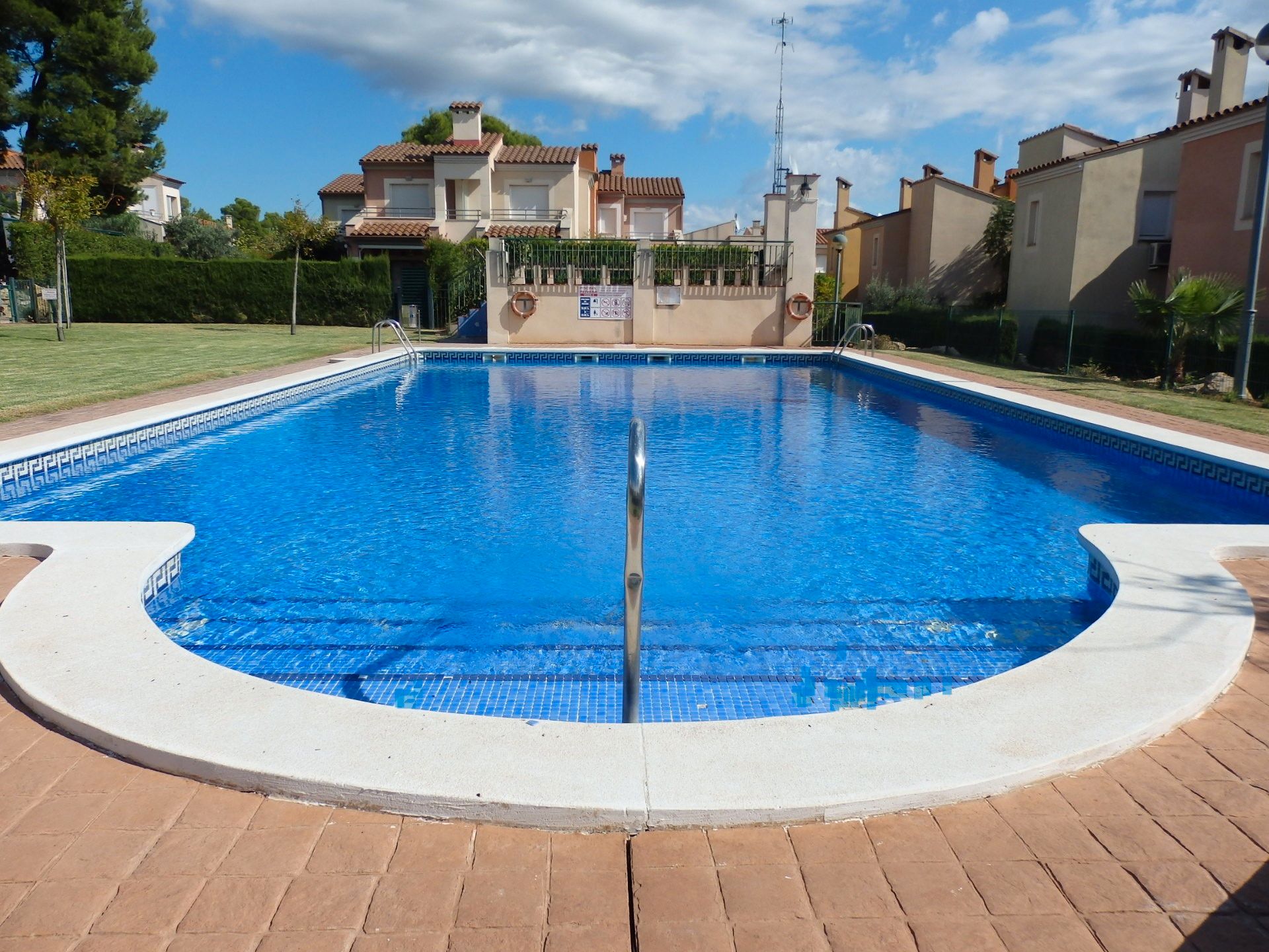 Swimming pool of Single-family semi-detached for sale in Mont-roig del Camp  with Air Conditioner, Private garden and Terrace