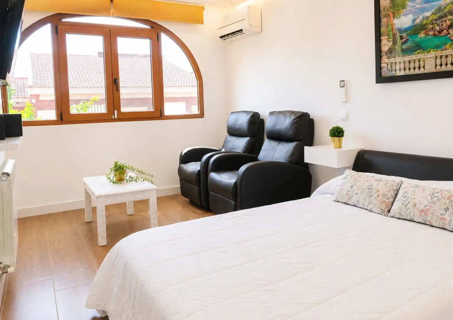 Schlafzimmer von Einfamilien-Reihenhaus zum Verkauf in Las Ventas de Retamosa mit Klimaanlage, Heizung und Privatgarten