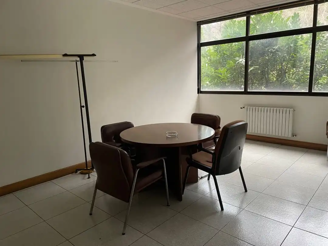 Fabrikhallen zur Miete in Deba
