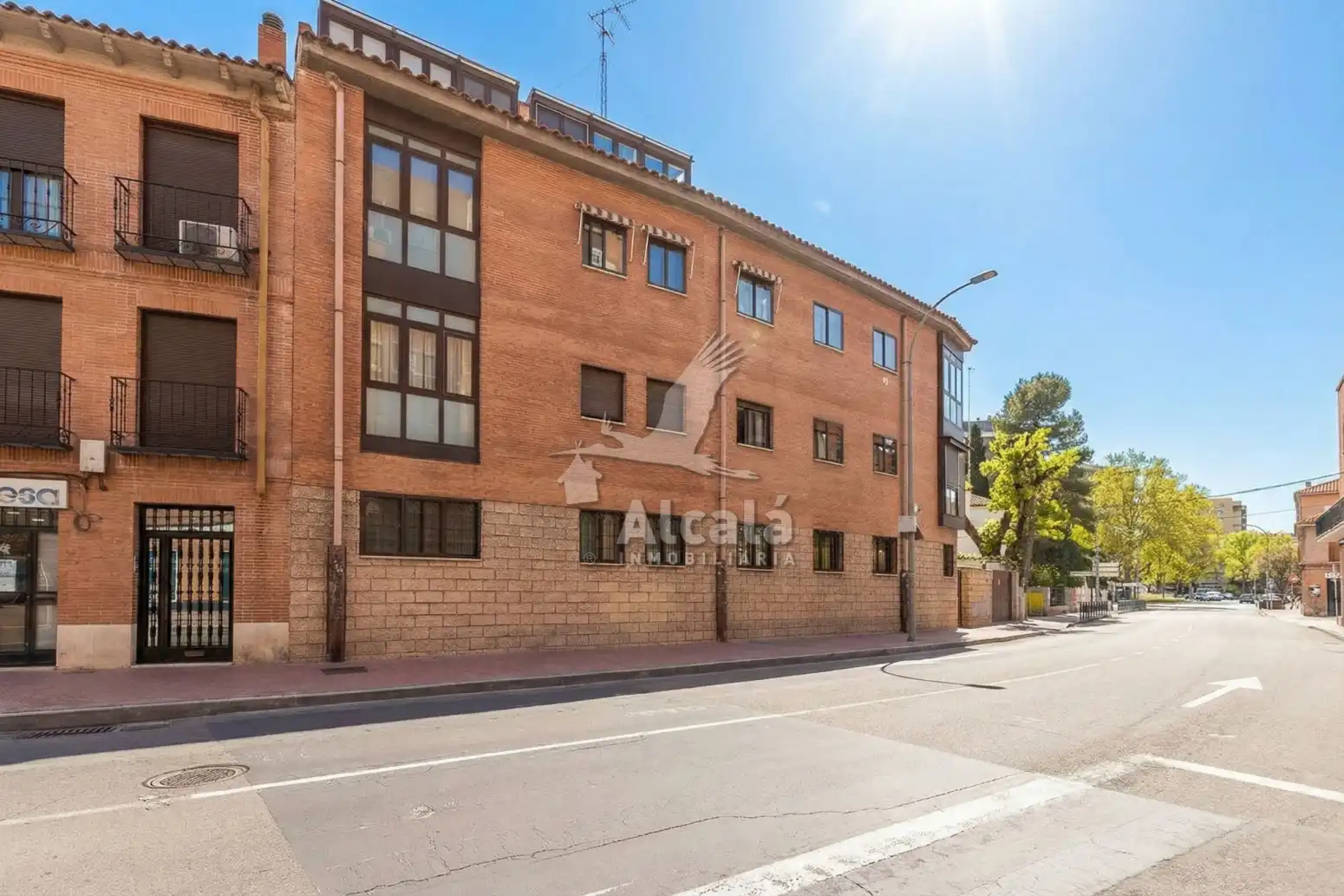 Vista exterior de Pis en venda en Alcalá de Henares amb Calefacció