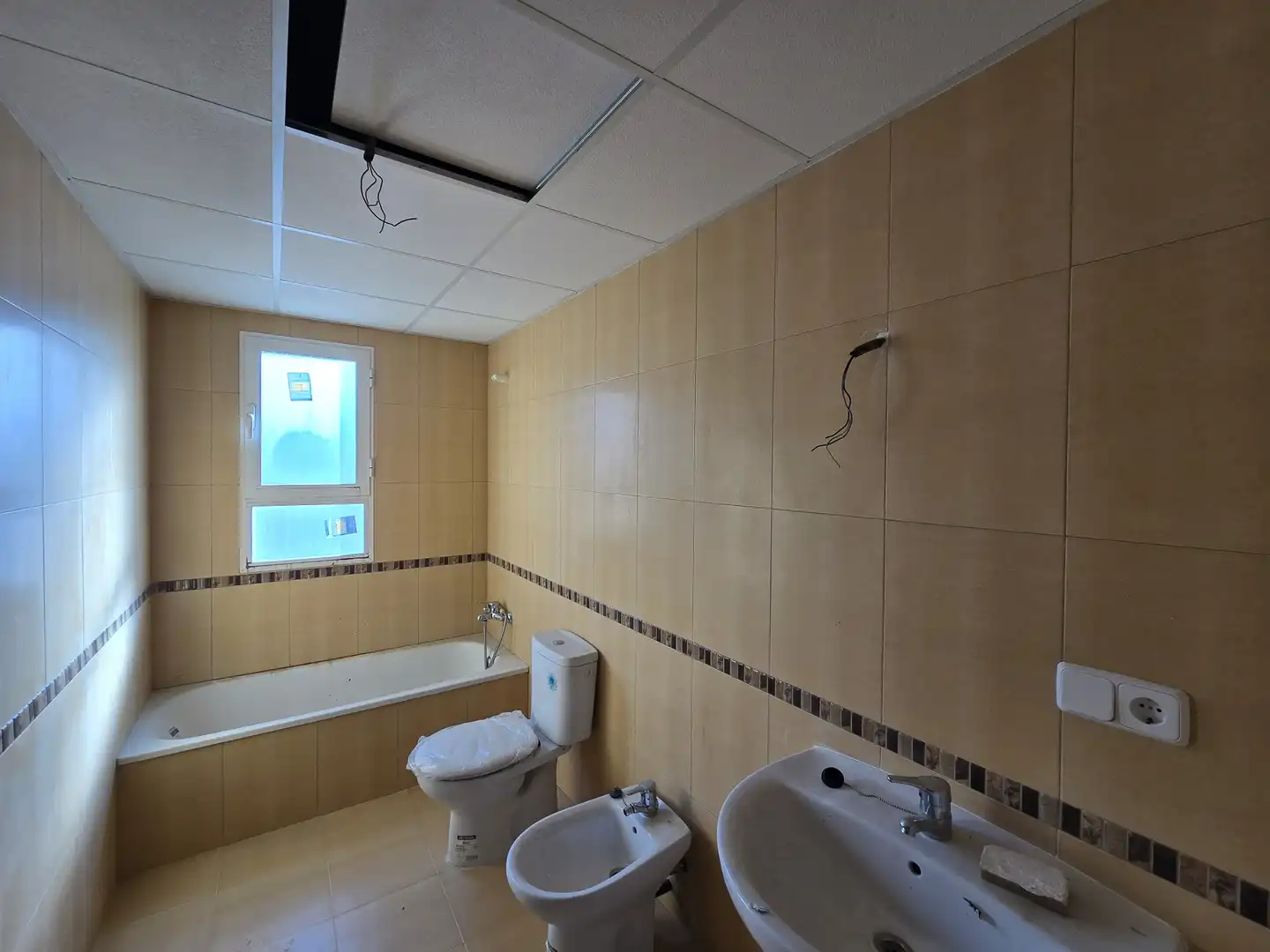 Bathroom of Flat for sale in Llombai