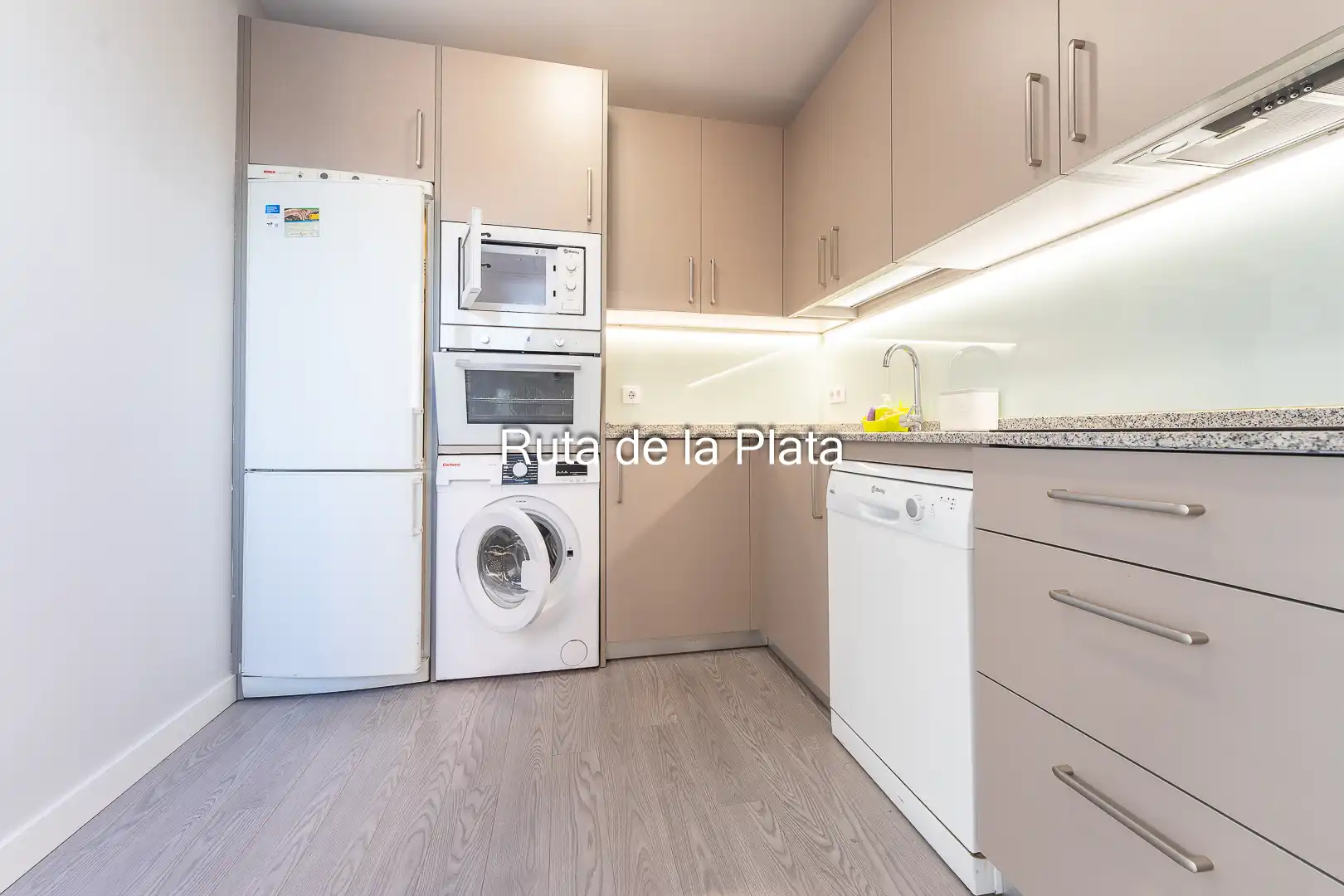 Kitchen of Flat for rent in Zamora Capital   with Heating, Parquet flooring and Oven