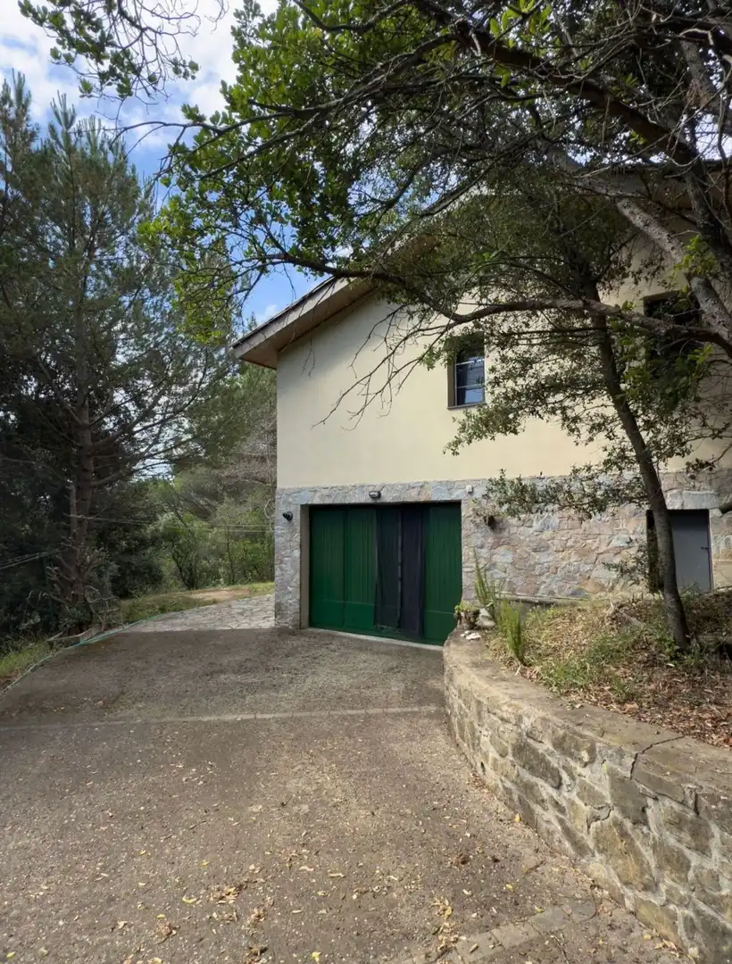 Vista exterior de Casa o xalet en venda en Sant Aniol de Finestres amb Aire condicionat, Calefacció i Jardí privat