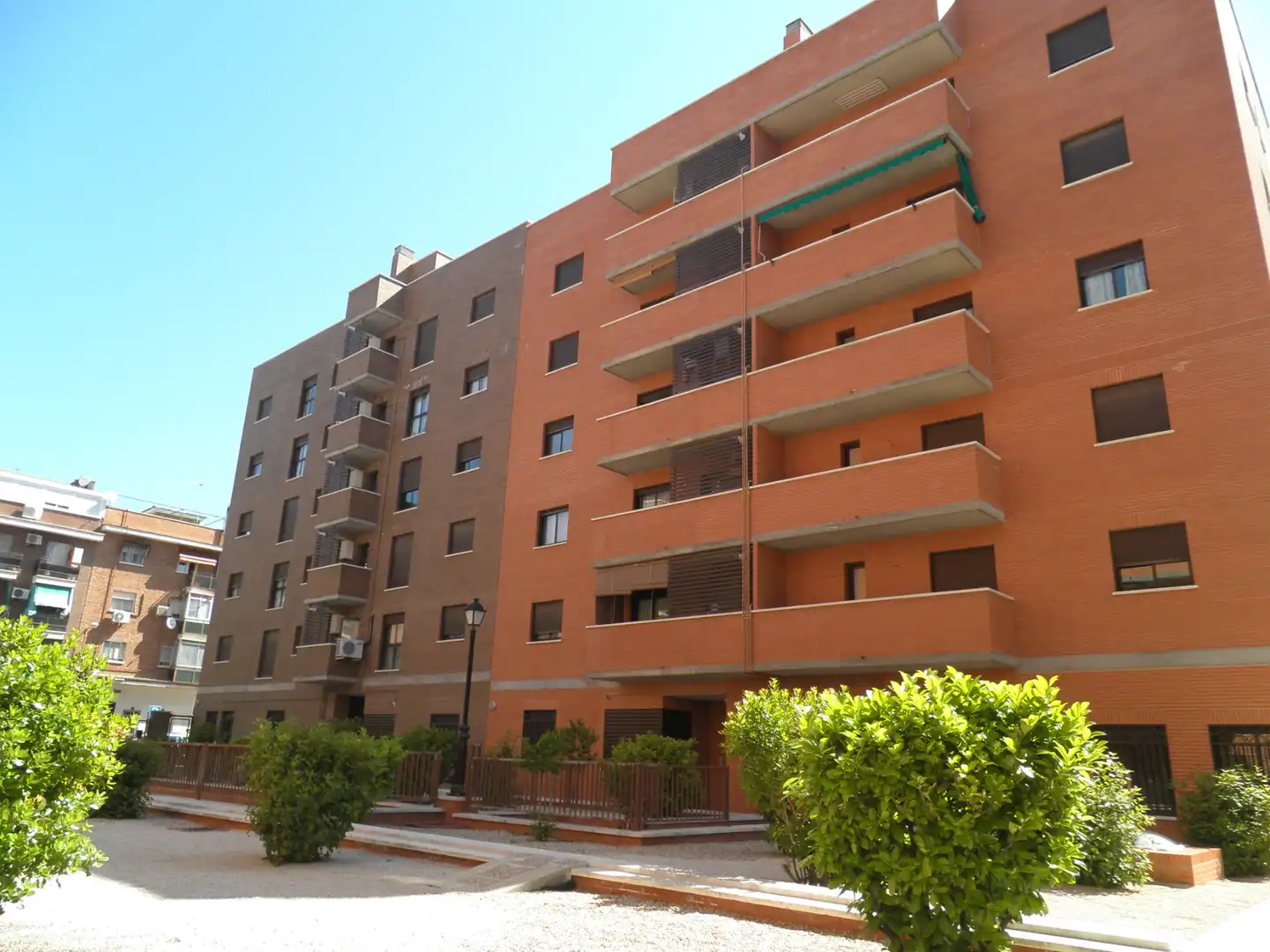 Vista exterior de Planta baixa de lloguer en Madrid amb Calefacció, Jardí privat i Forn