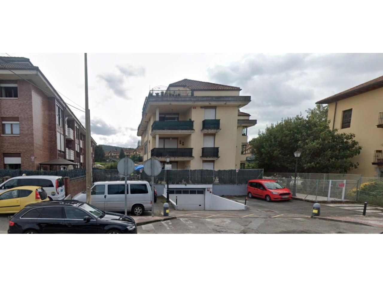 Außenansicht von Garage miete in Bárcena de Cicero