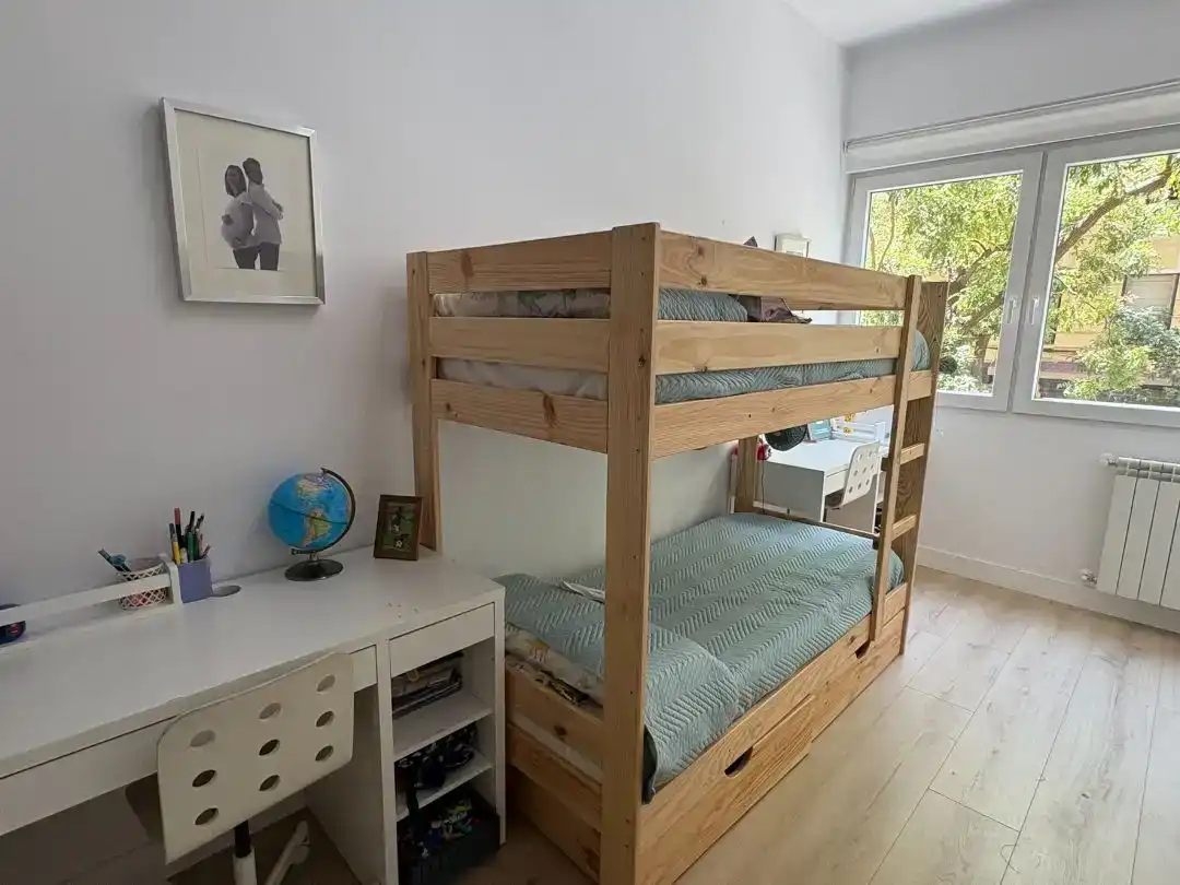 Bedroom of Flat for sale in  Madrid Capital  with Air Conditioner