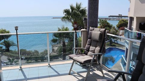 Presentamos un exclusivo ático dúplex de lujo, de 96m, con una terraza espectacular de 74m y parking, ideal para quienes buscan co