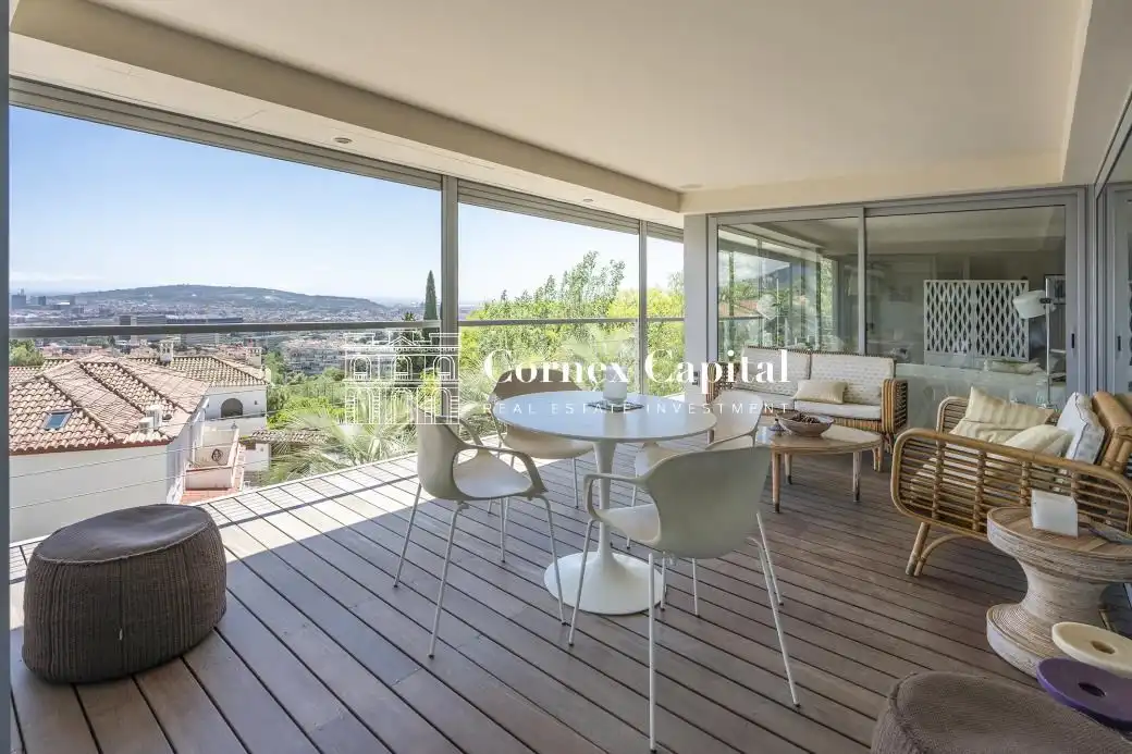 Terrassa de Casa o xalet en venda en Barcelona amb Aire condicionat, Calefacció i Jardí privat