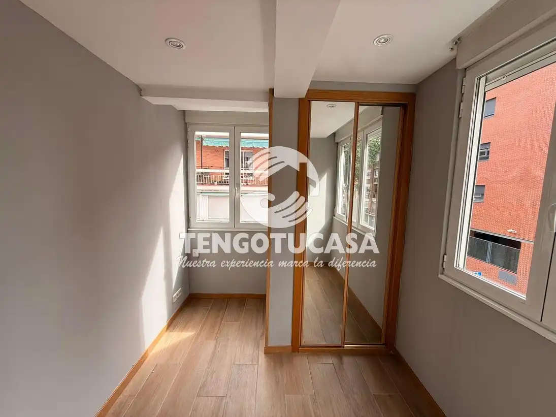 Flat for sale in Madrid  with Air Conditioner, Heating and Furnished