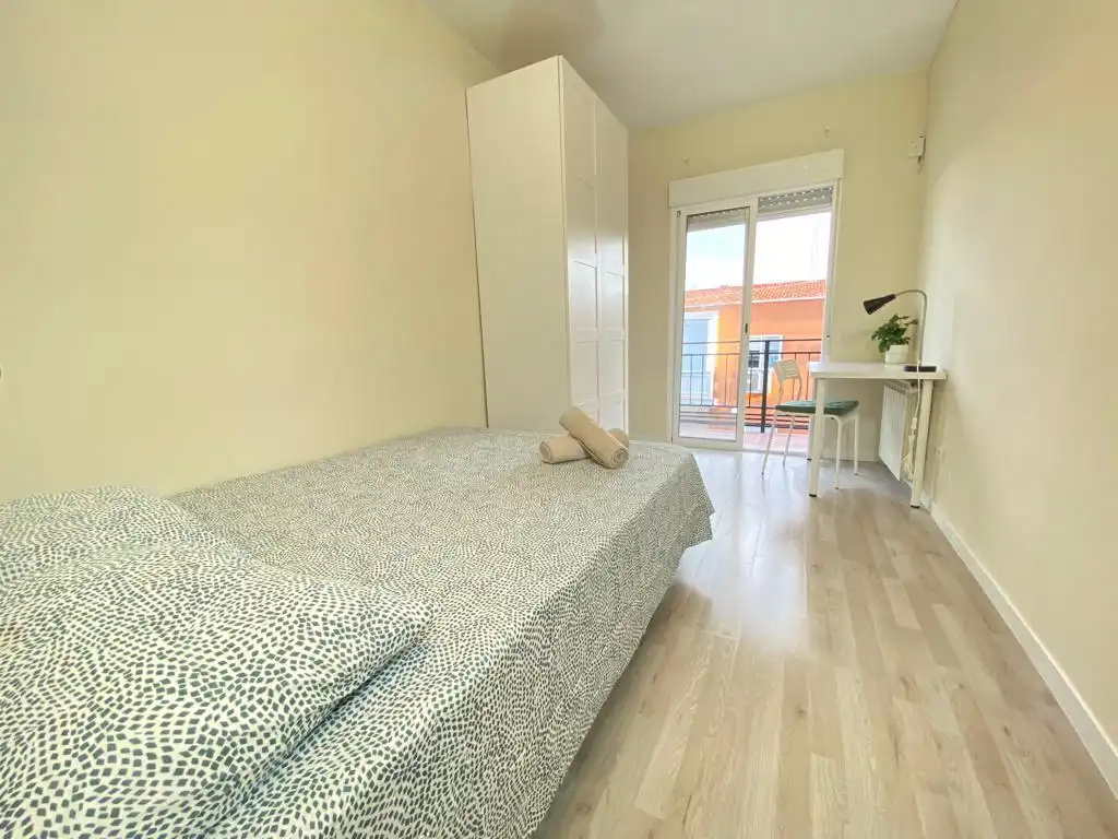 Habitación de Piso para compartir en Madrid con Calefacción, Amueblado y Horno