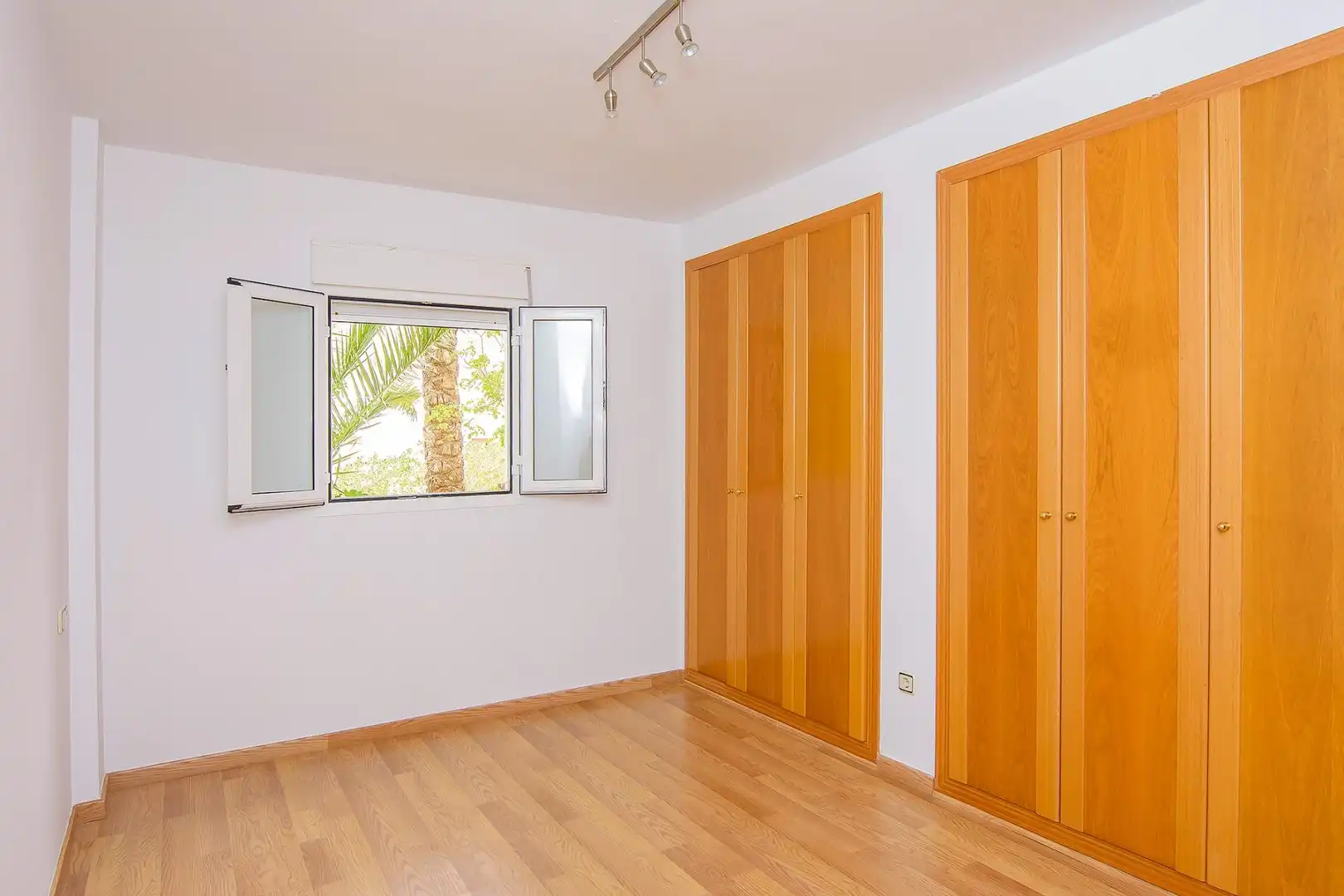 Habitación de Piso en venta en Carboneras con Balcón y Piscina comunitaria