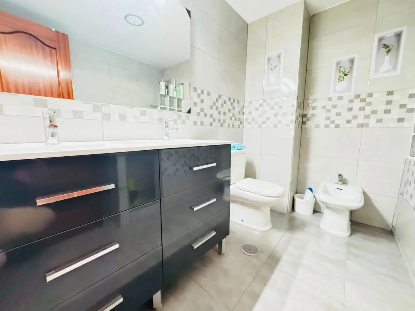 Bathroom of Flat for sale in Algeciras  with Terrace and Storage room