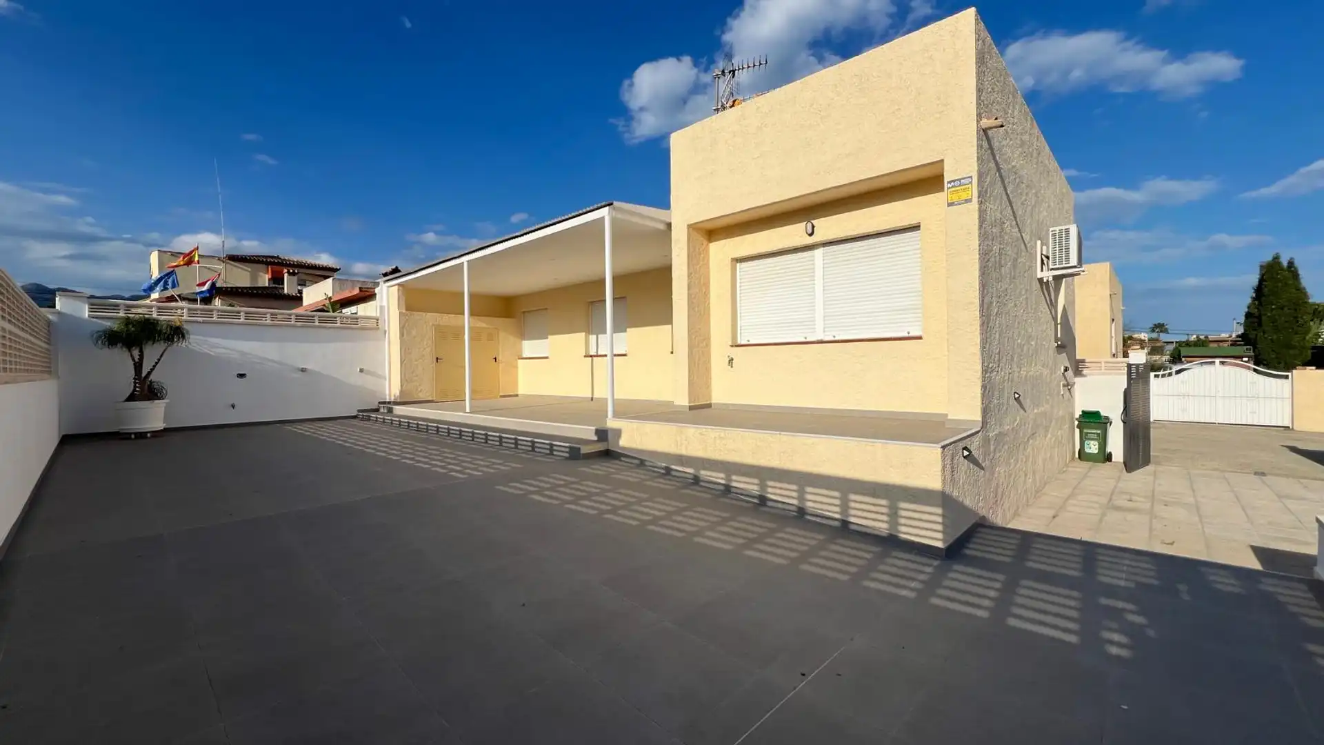 Vista exterior de Casa o chalet en venta en La Nucia con Aire acondicionado, Jardín privado y Terraza