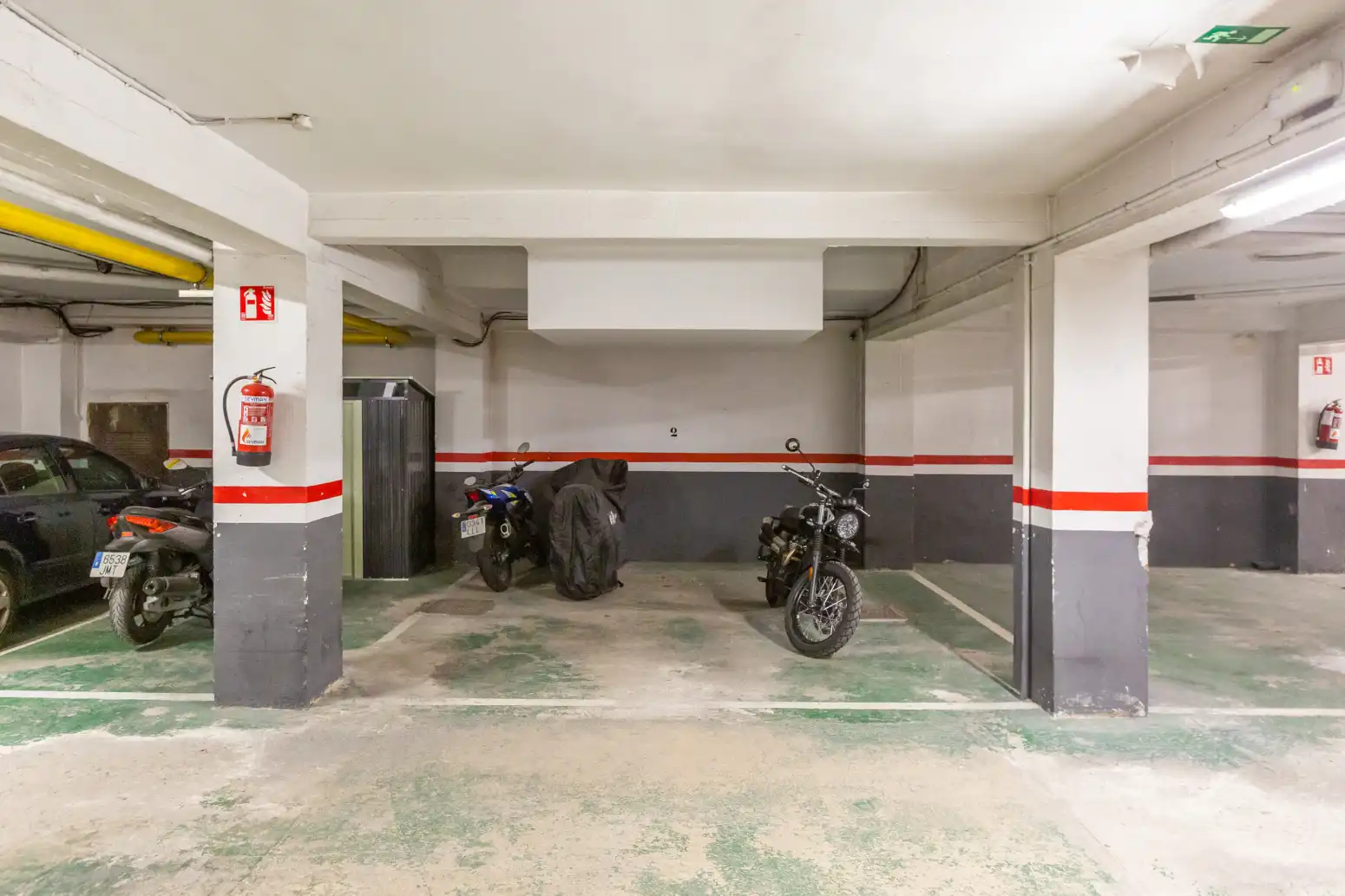 Parking de Piso en venta en  Pamplona / Iruña con Calefacción, Parquet y Terraza