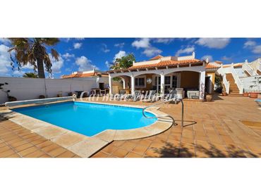 Xalet amb piscina en venda a Calle Islas Canarias