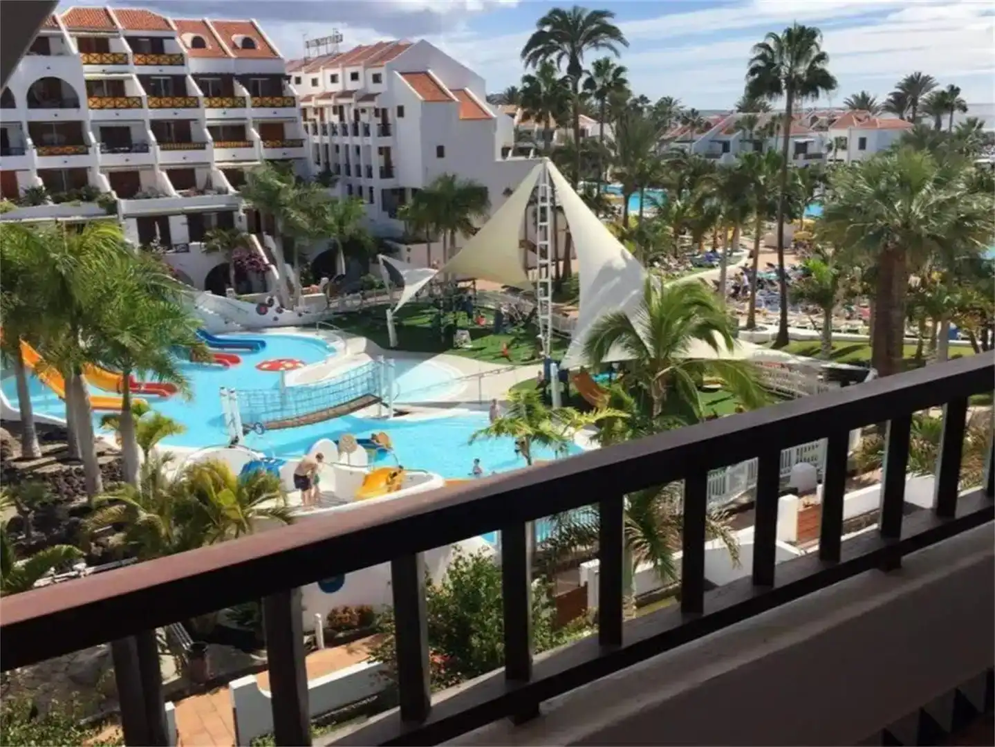 Vista exterior de Dúplex en venta en Arona con Jardín privado, Piscina y Amueblado