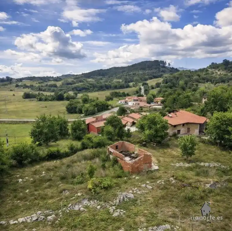 Residential land for sale in Lugar Bones