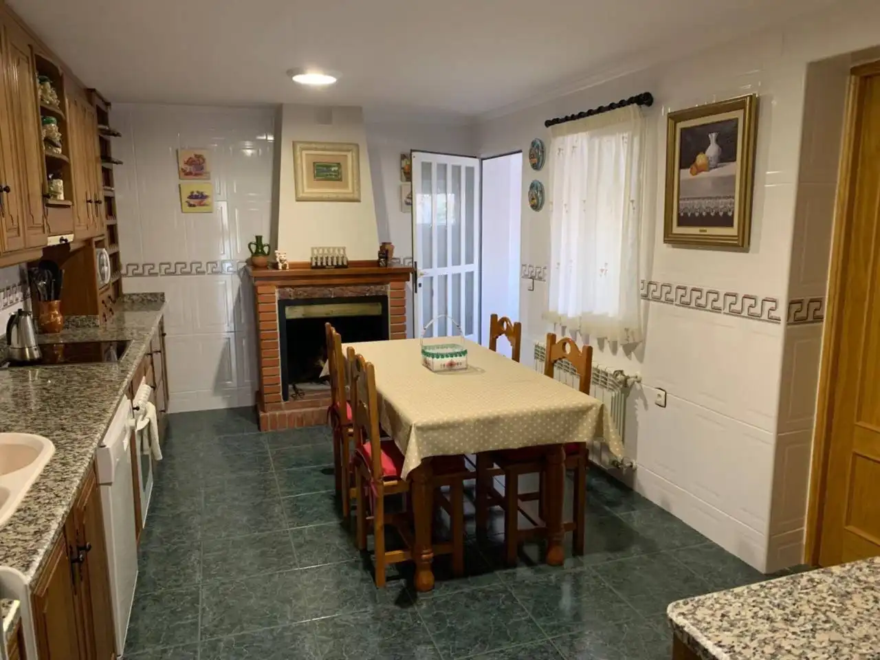 Menjador de Casa o xalet en venda en Baza amb Calefacció i Terrassa