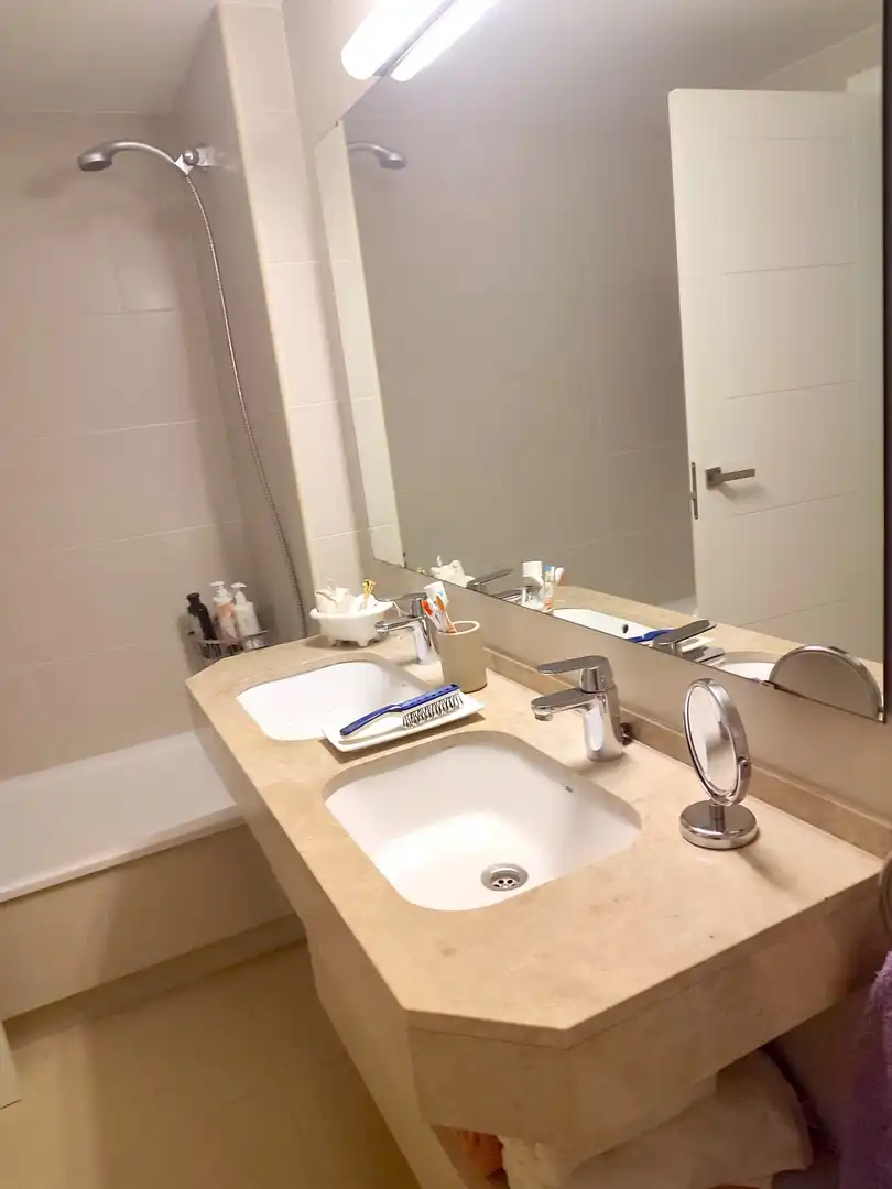 Bany de Apartament de lloguer en Castell d'Aro, Platja d'Aro i s'Agaró amb Aire condicionat i Piscina