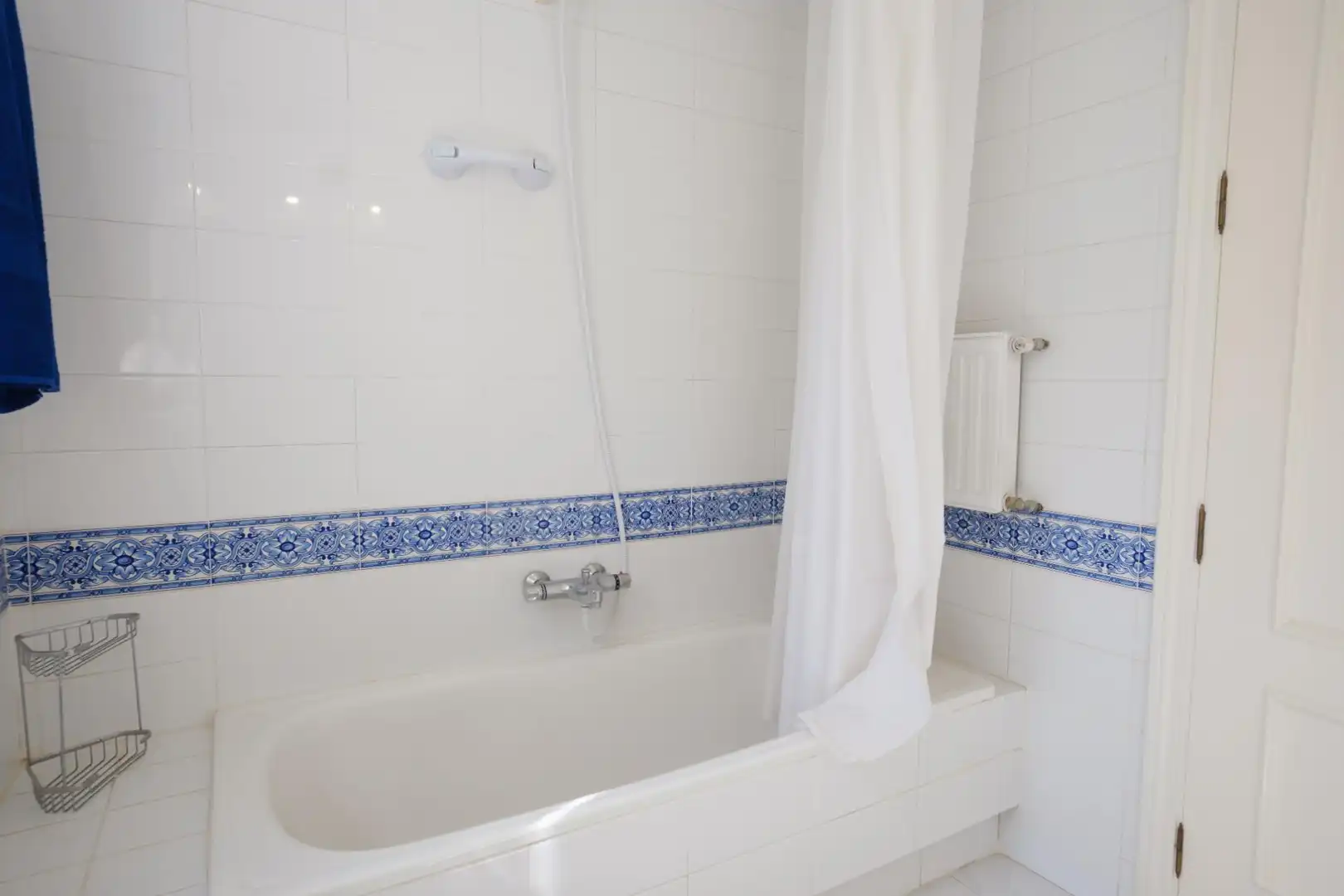 Baño de Casa o chalet en venta en Alcalá de Guadaira con Aire acondicionado, Calefacción y Jardín privado
