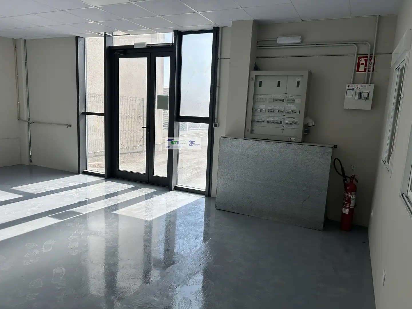 Industrial buildings for rent in La Muela