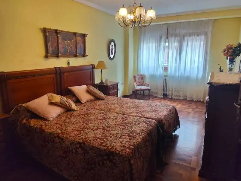 Schlafzimmer von Wohnung zum Verkauf in Pravia mit Heizung, Abstellraum und Möbliert
