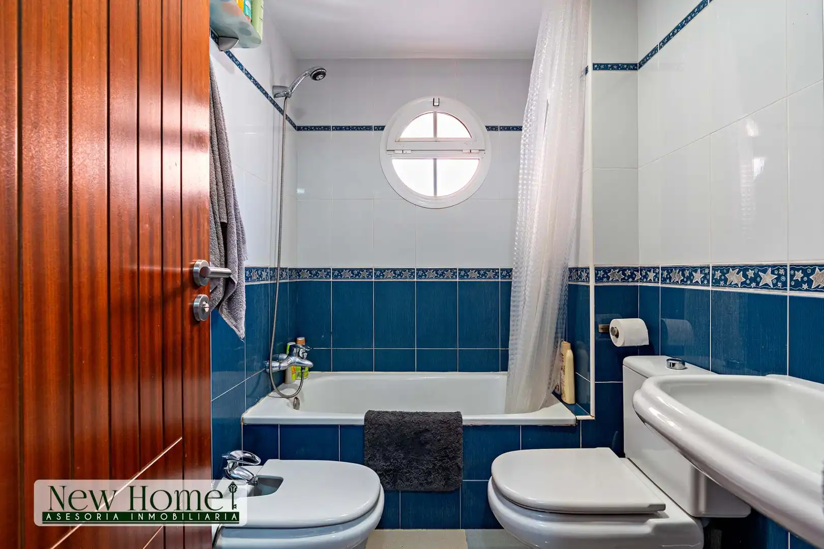 Bathroom of Flat for sale in Roquetas de Mar  with Terrace, Swimming Pool and Furnished