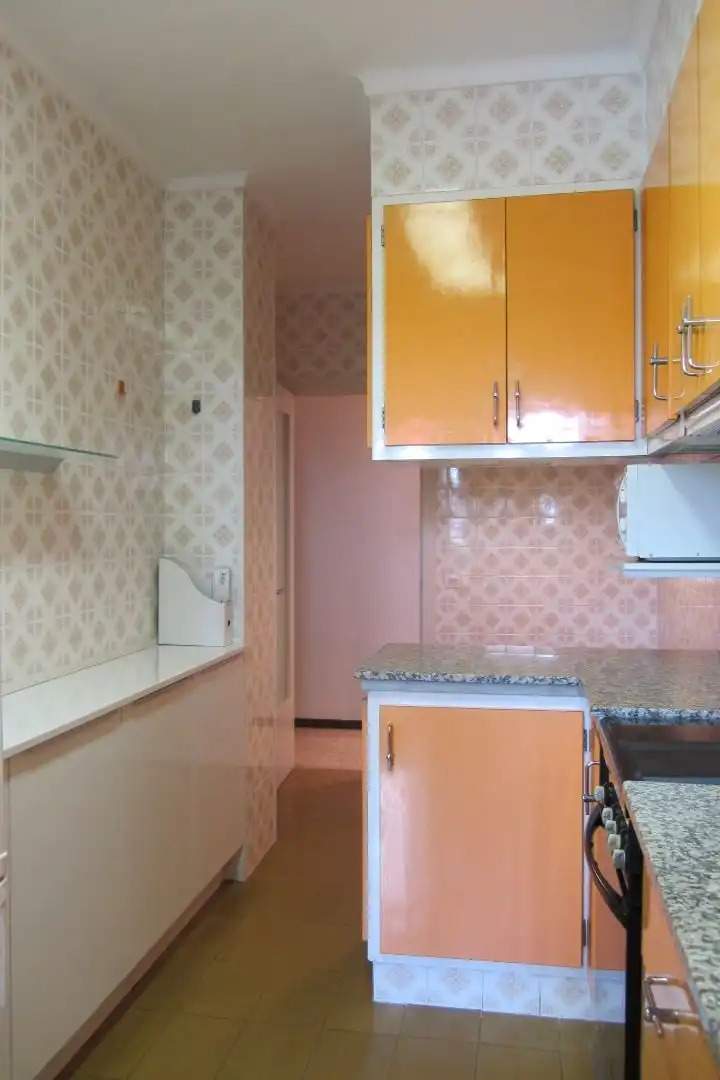 Cocina de Piso de alquiler en Girona con Aire acondicionado, Calefacción y Lavadora