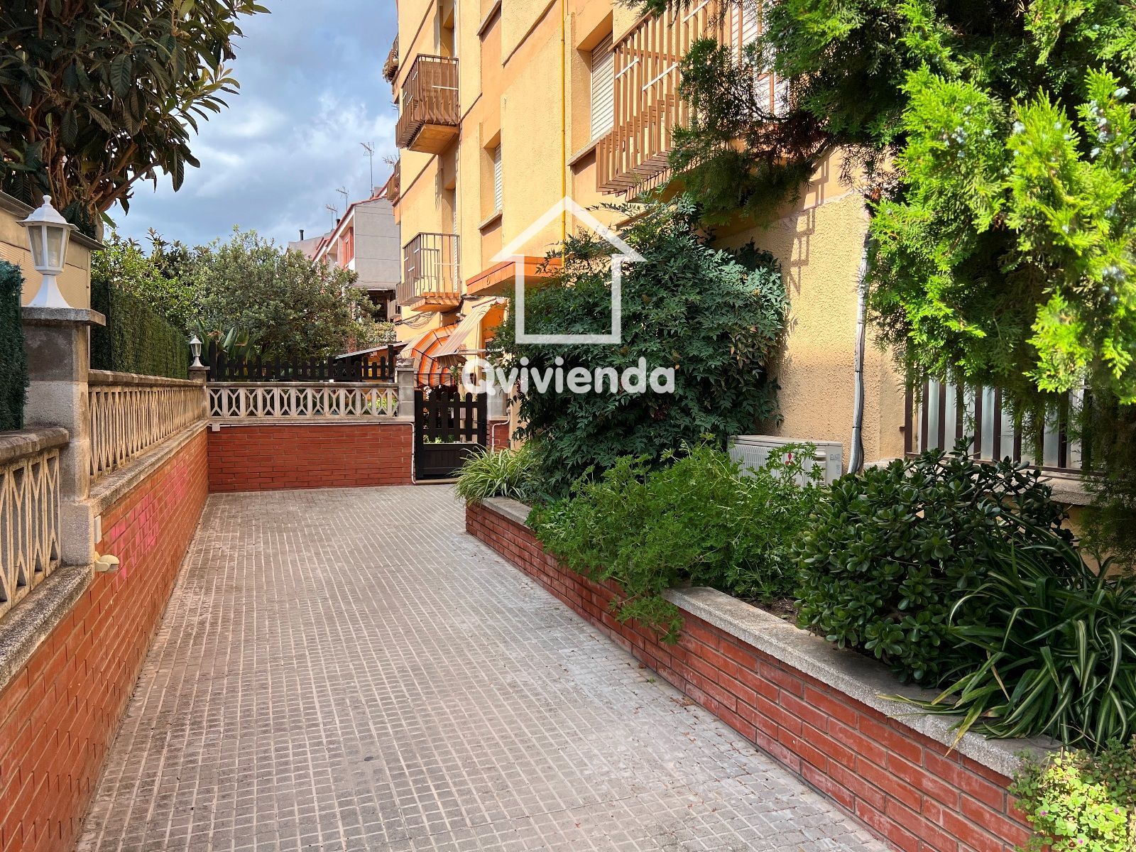 Vista exterior de Pis en venda en Parets del Vallès amb Terrassa