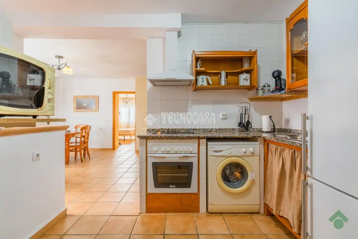 Cuina de Casa o xalet en venda en Conil de la Frontera amb Terrassa i Balcó