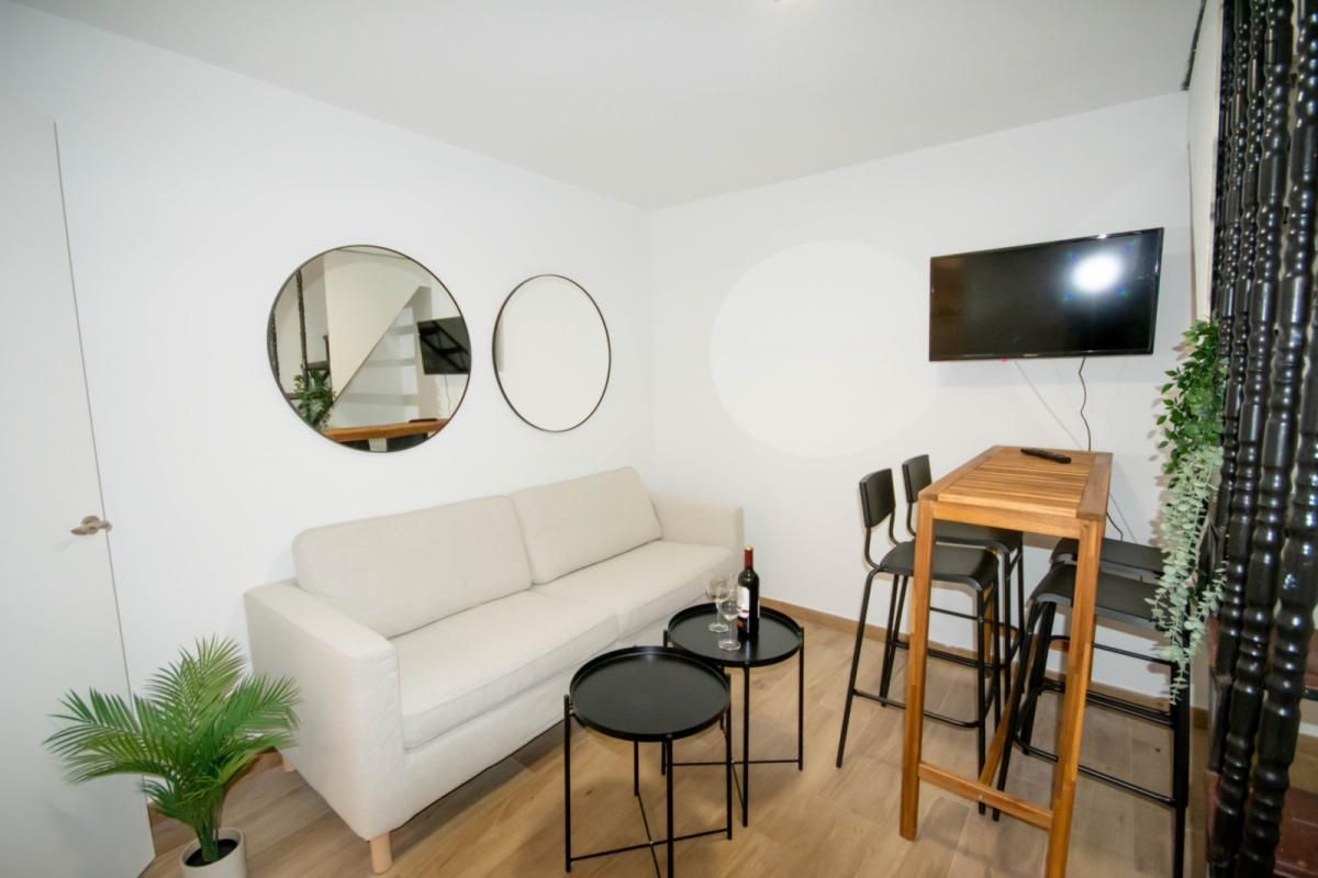 Sala de estar de Apartamento de alquiler en  Madrid Capital con Aire acondicionado, Calefacción y Amueblado