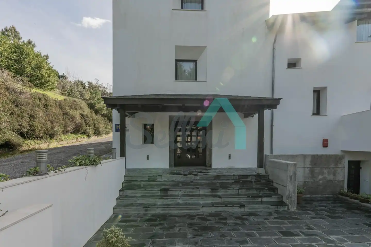 Vista exterior de Casa o xalet en venda en Valdés - Luarca amb Calefacció, Jardí privat i Terrassa