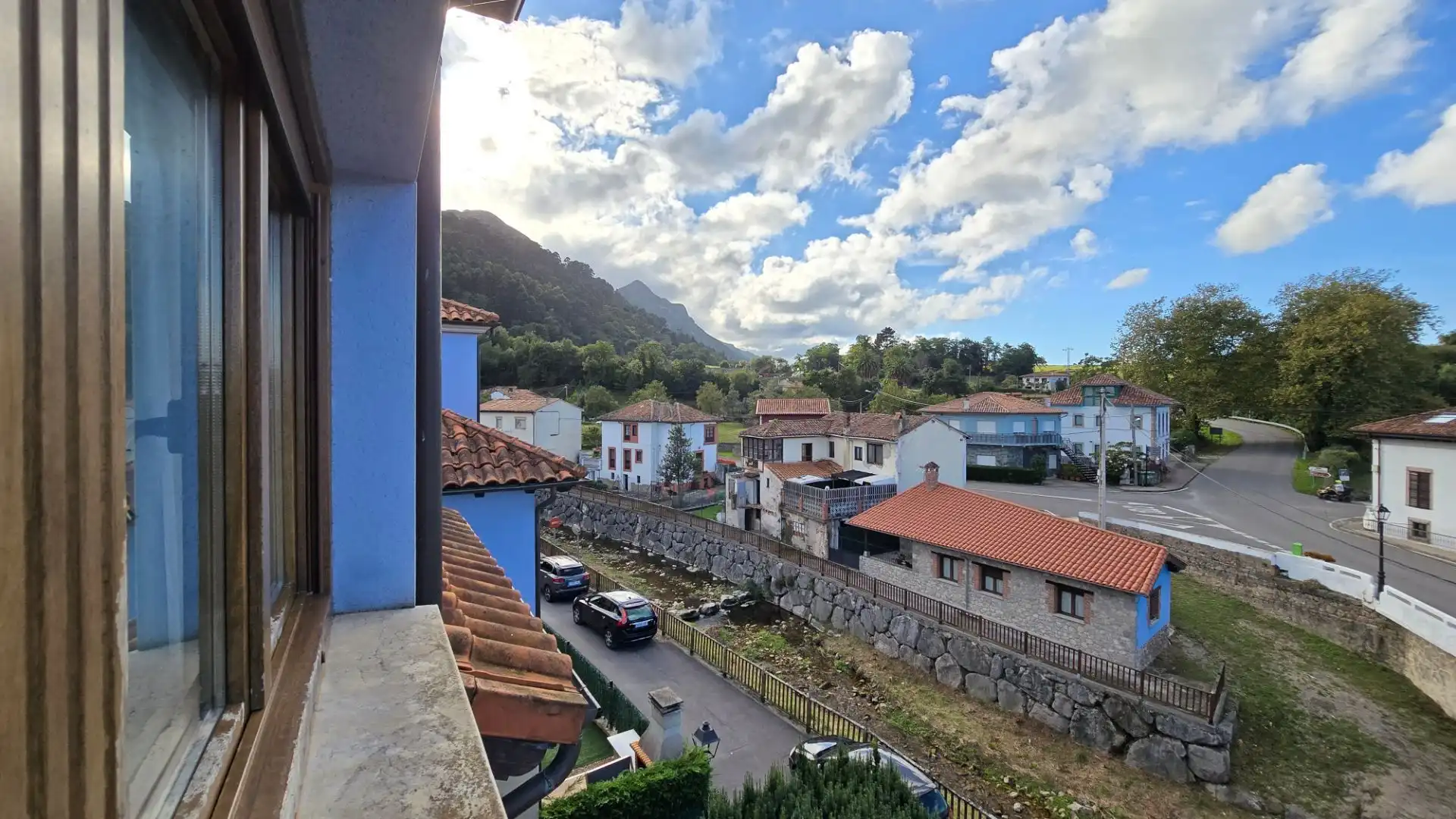 Vista exterior de Dúplex en venda en Llanes amb Calefacció i Jardí privat