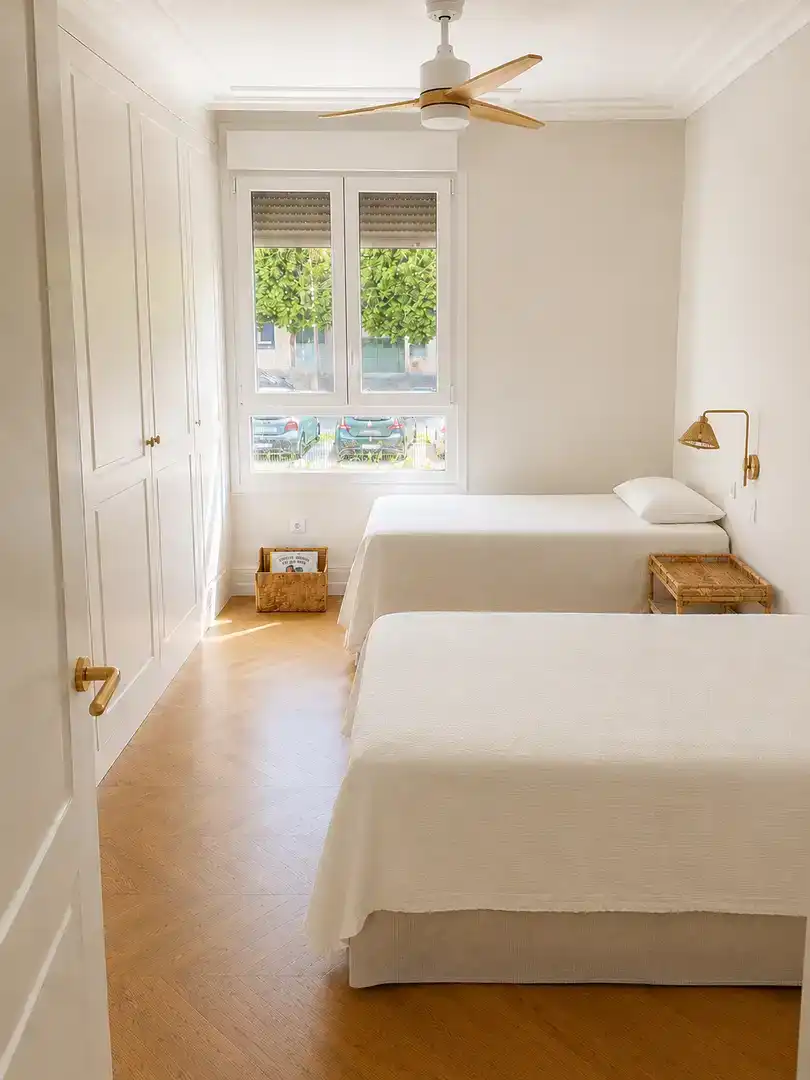 Dormitori de Pis en venda en Sevilla amb Aire condicionat, Jardí privat i Parquet