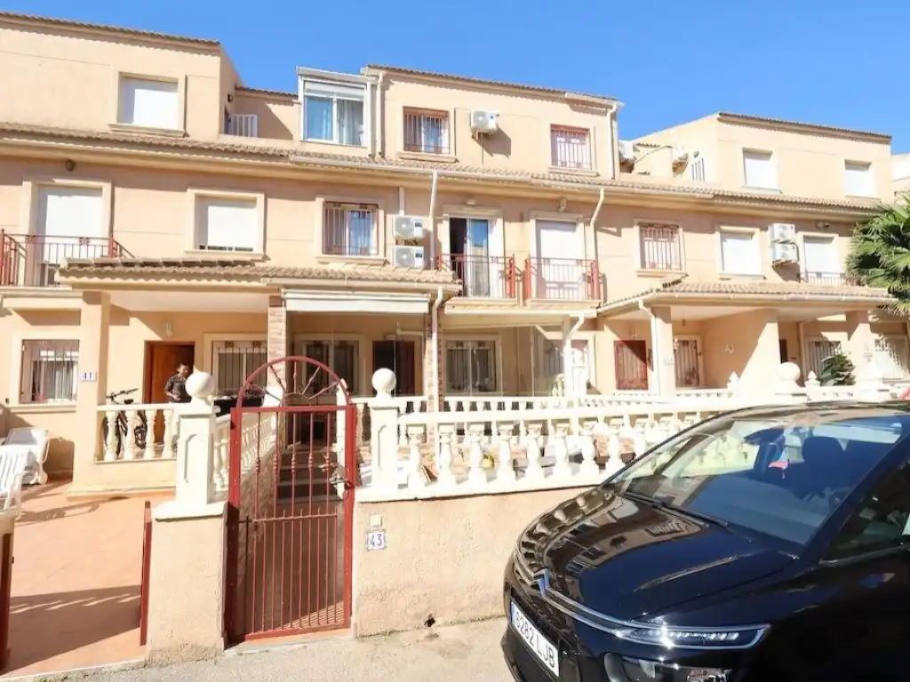 Außenansicht von Maisonette zum Verkauf in Orihuela mit Klimaanlage, Terrasse und Schwimmbad