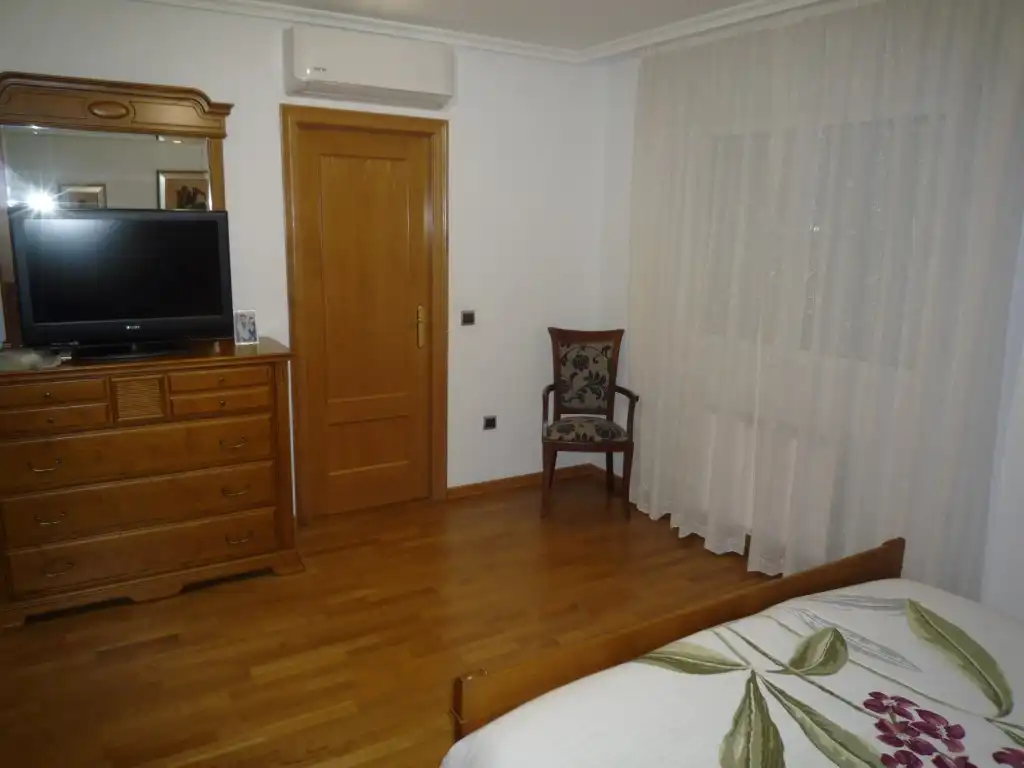 Habitación de Casa adosada en venta en Carracedelo