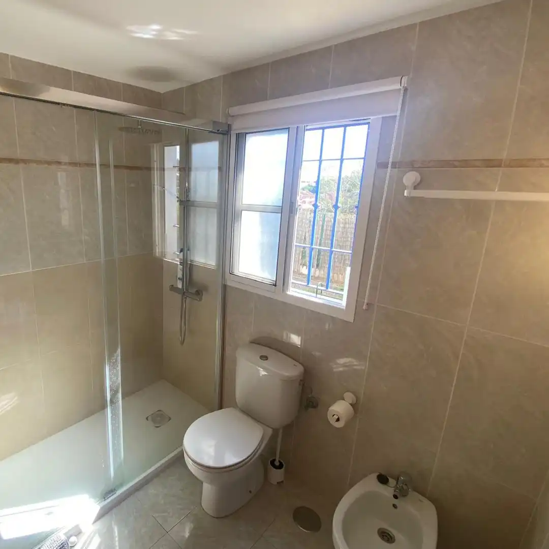Bany de Apartament en venda en Mijas amb Aire condicionat, Terrassa i Moblat