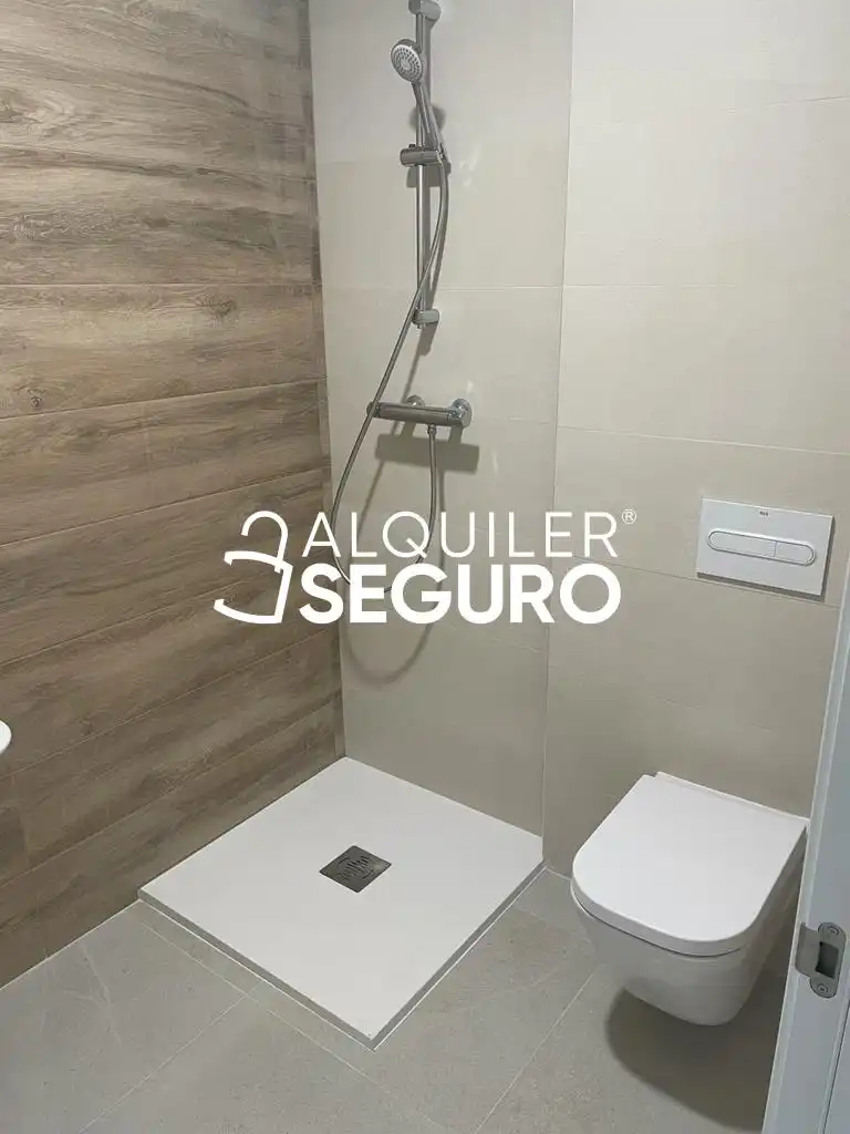 Bathroom of Flat for rent in Villalbilla  with Air Conditioner, Heating and Terrace