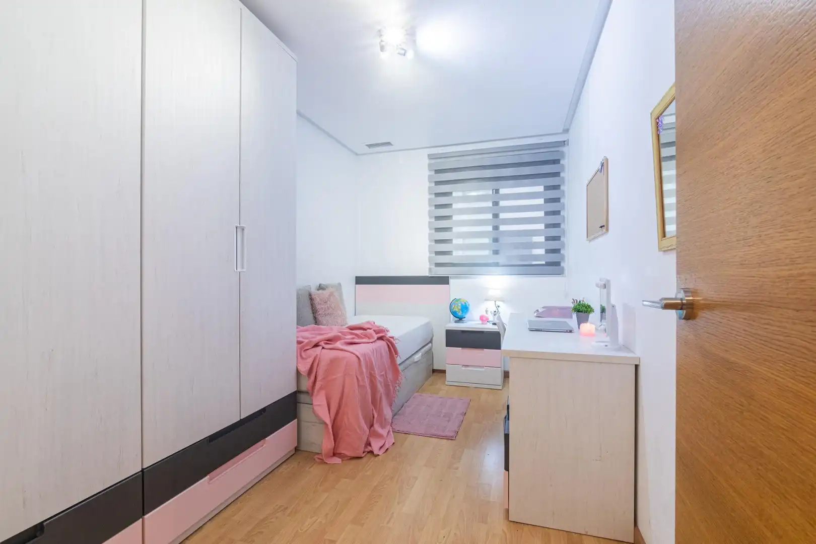 Bedroom of Flat for sale in Crevillent  with Air Conditioner, Terrace and Community pool