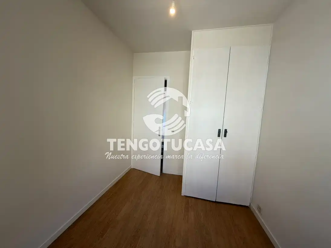Dormitori de Pis de lloguer en Madrid amb Calefacció, Terrassa i Forn