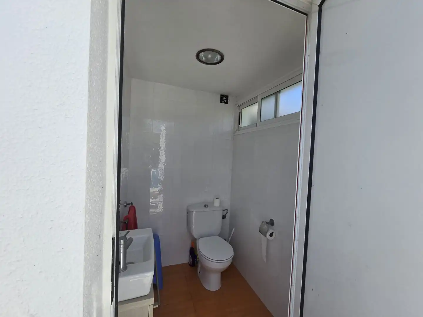 Bany de Casa o xalet en venda en Castellón de la Plana / Castelló de la Plana amb Aire condicionat, Calefacció i Jardí privat