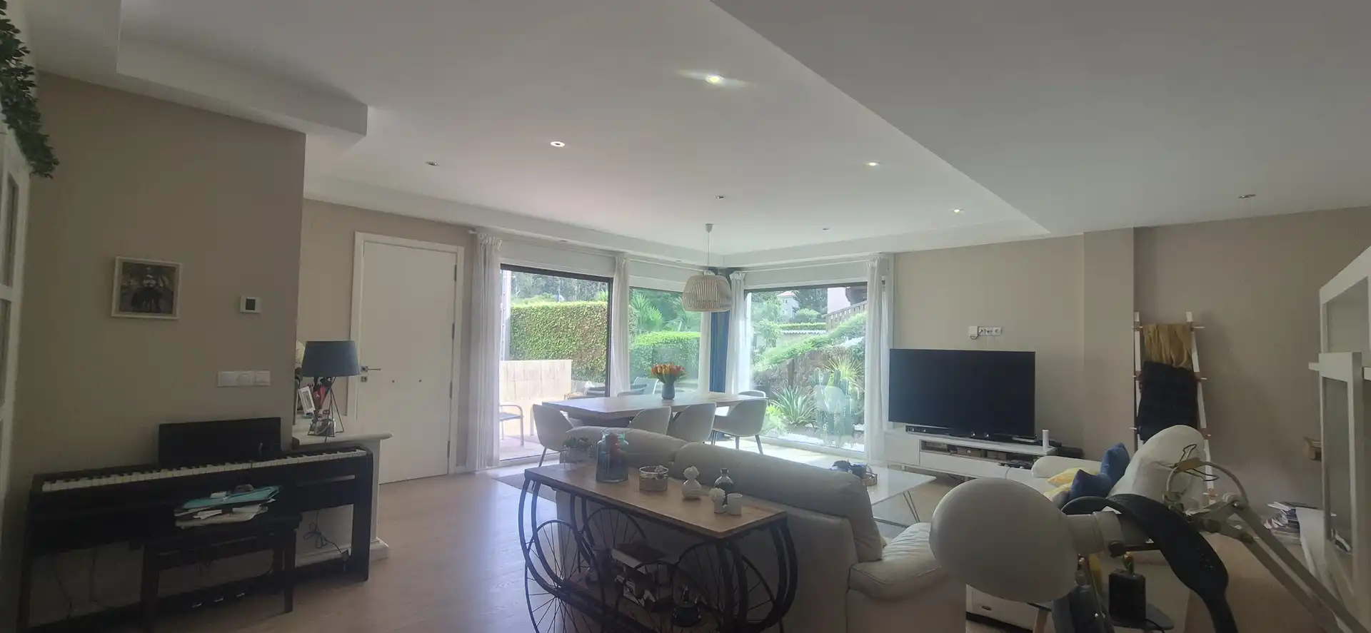 Sala de estar de Casa o chalet en venta en Vigo  con Aire acondicionado, Calefacción y Jardín privado