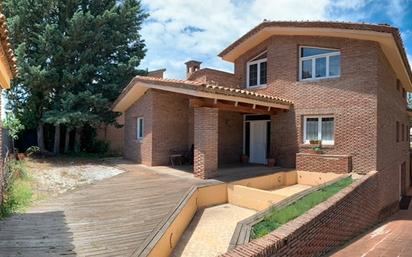 Vista exterior de Casa o xalet en venda en Castellnou de Bages amb Aire condicionat i Piscina