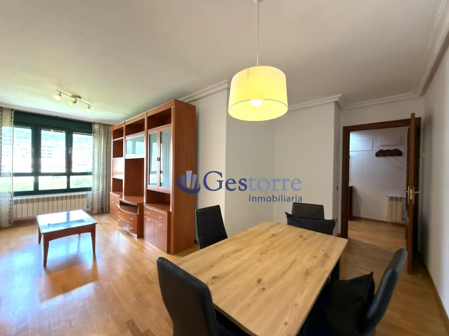 Flat for rent in Oviedo - Calle Favila, Parque del Oeste
