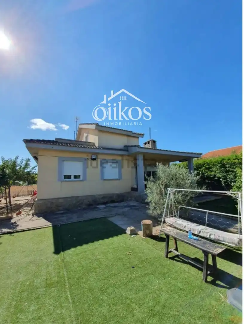 Exterior view of Houses for sale in Calvarrasa de Arriba