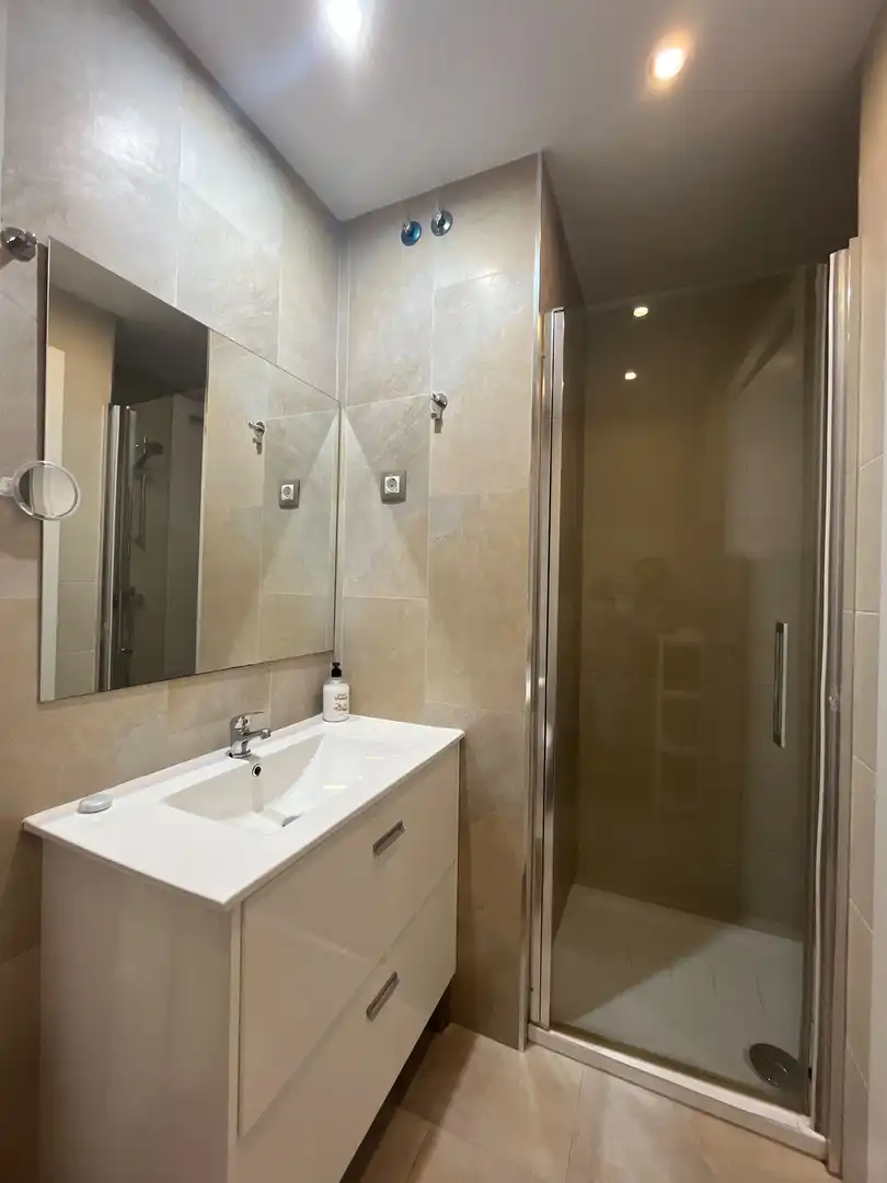 Bathroom of Flat for sale in Barcelona  with Air Conditioner, Heating and Furnished