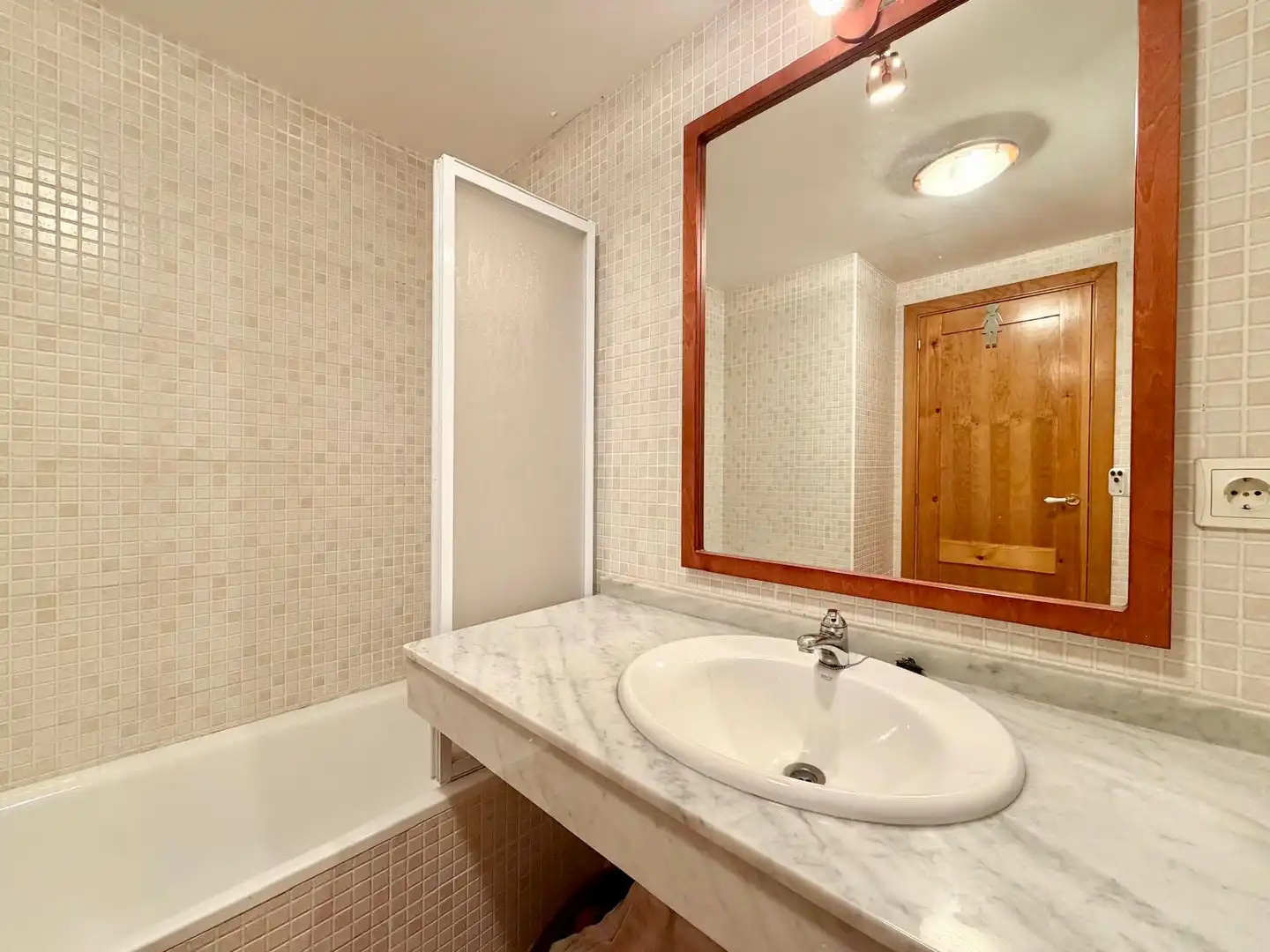 Bathroom of Flat for sale in Vielha